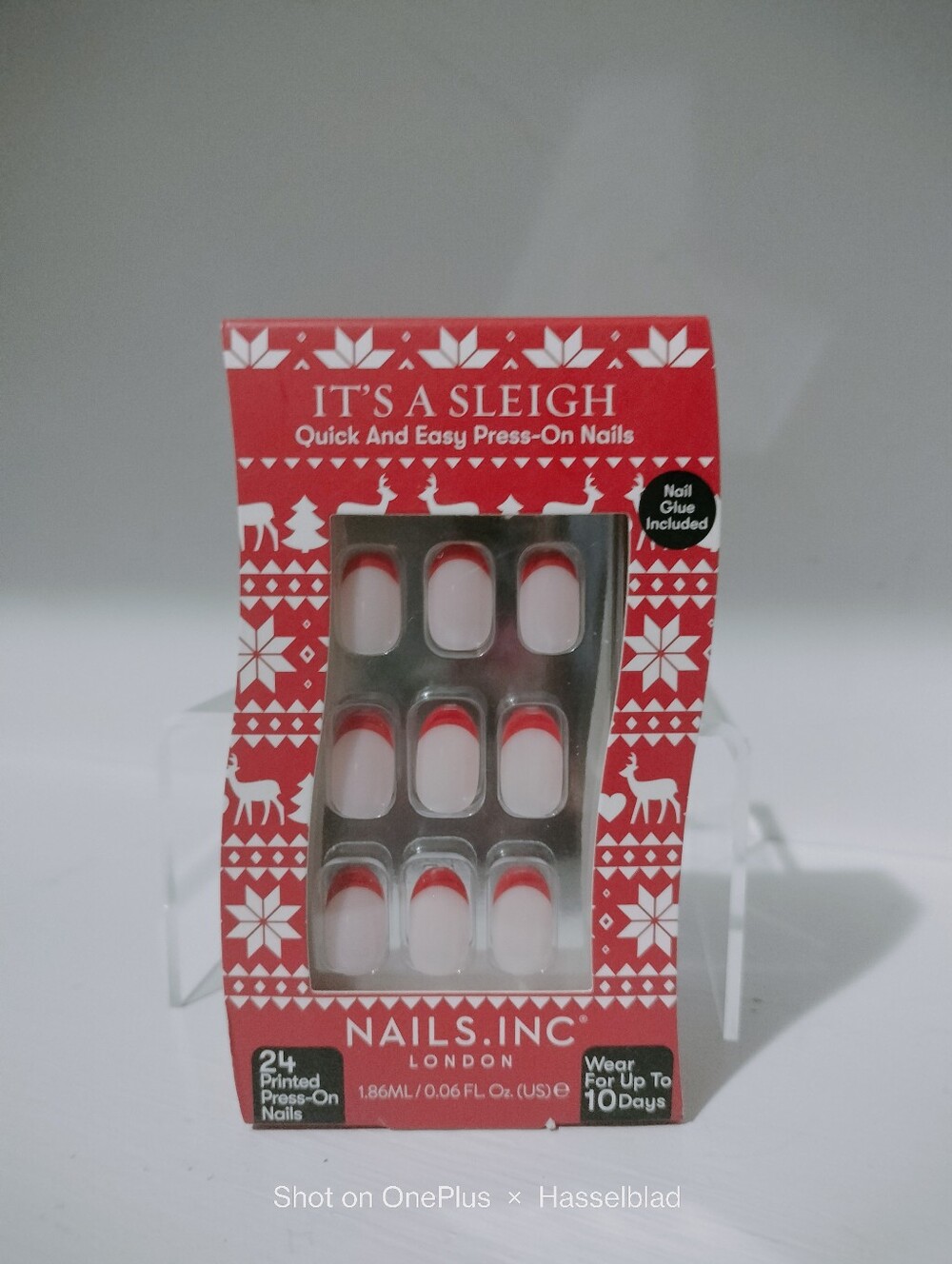 Nails Inc It's A Sleigh Red & White Press-On Nails